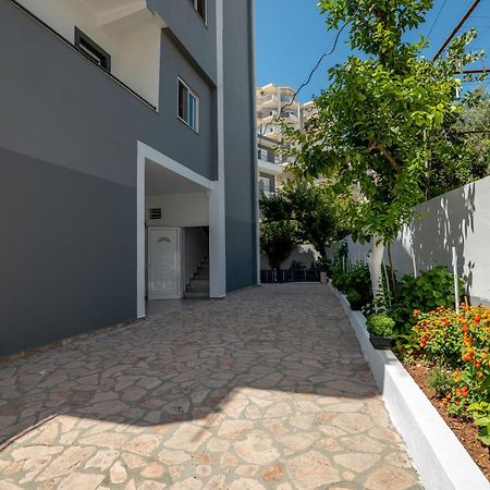 Hoteleks Inn & Suites Sarandë エクステリア 写真