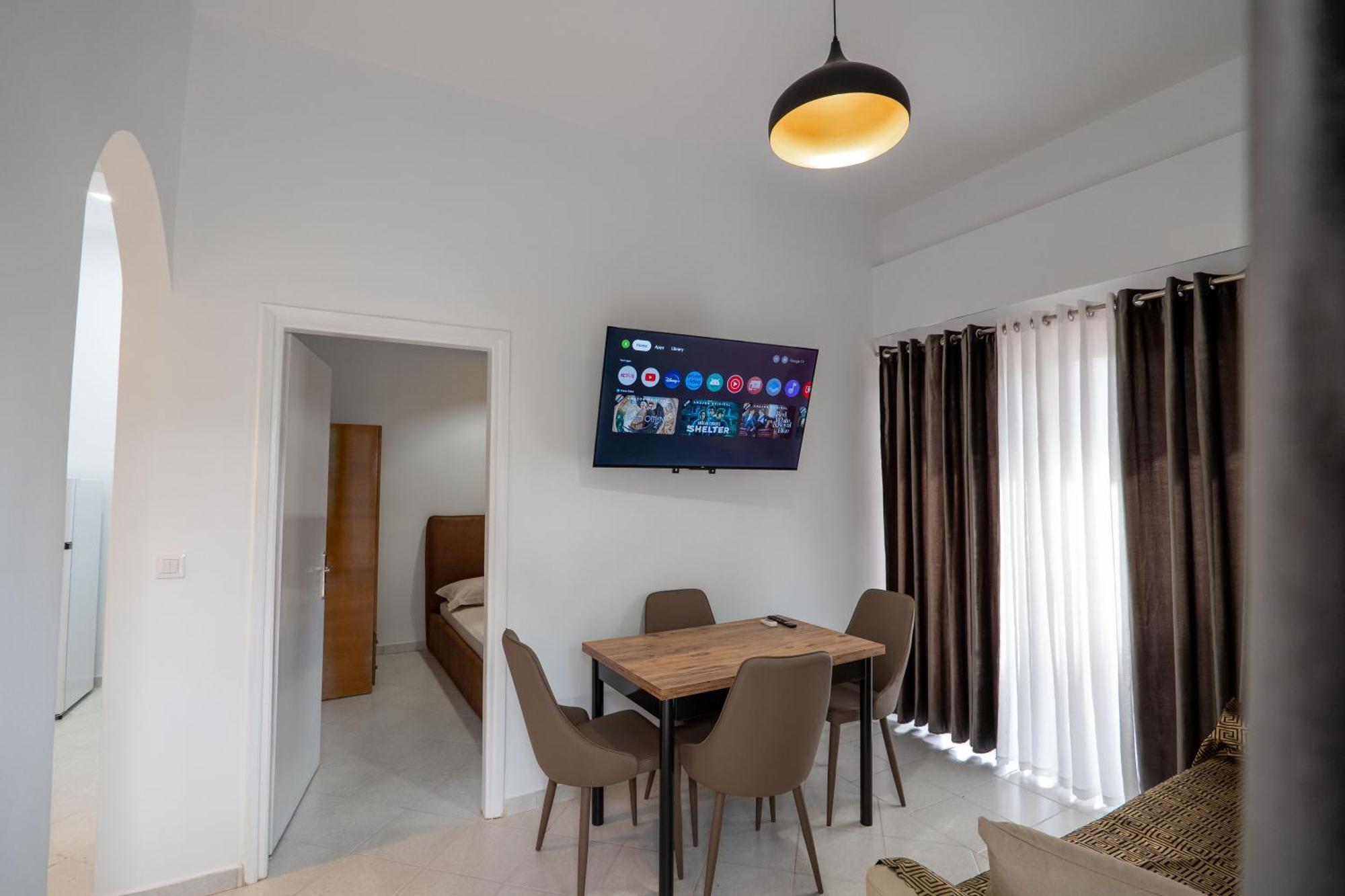 Hoteleks Inn & Suites Sarandë エクステリア 写真