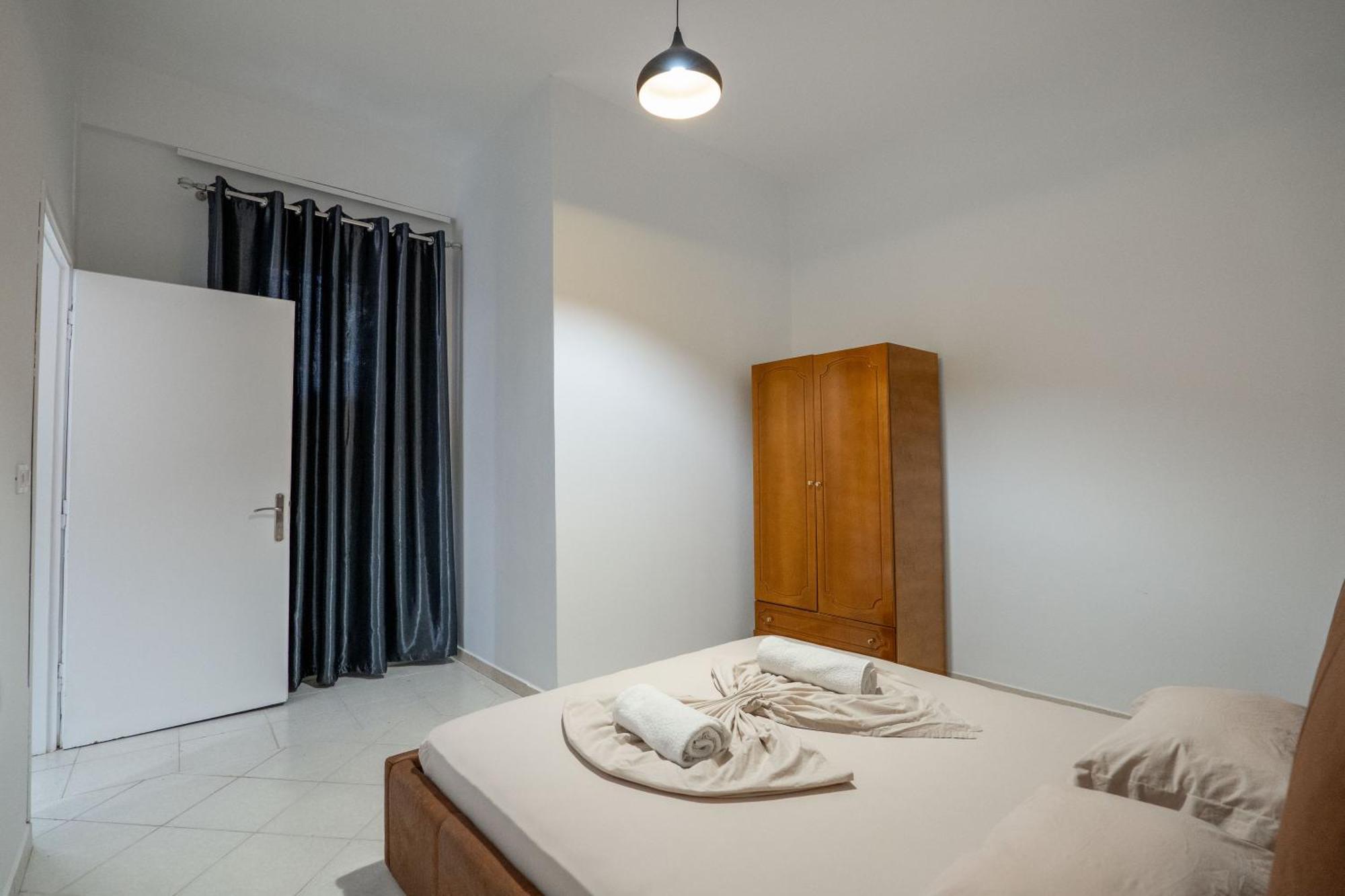 Hoteleks Inn & Suites Sarandë エクステリア 写真