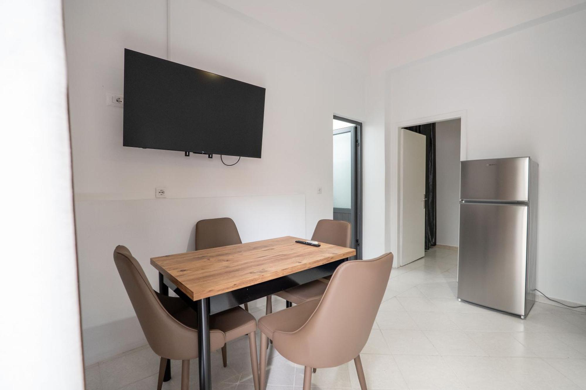 Hoteleks Inn & Suites Sarandë エクステリア 写真