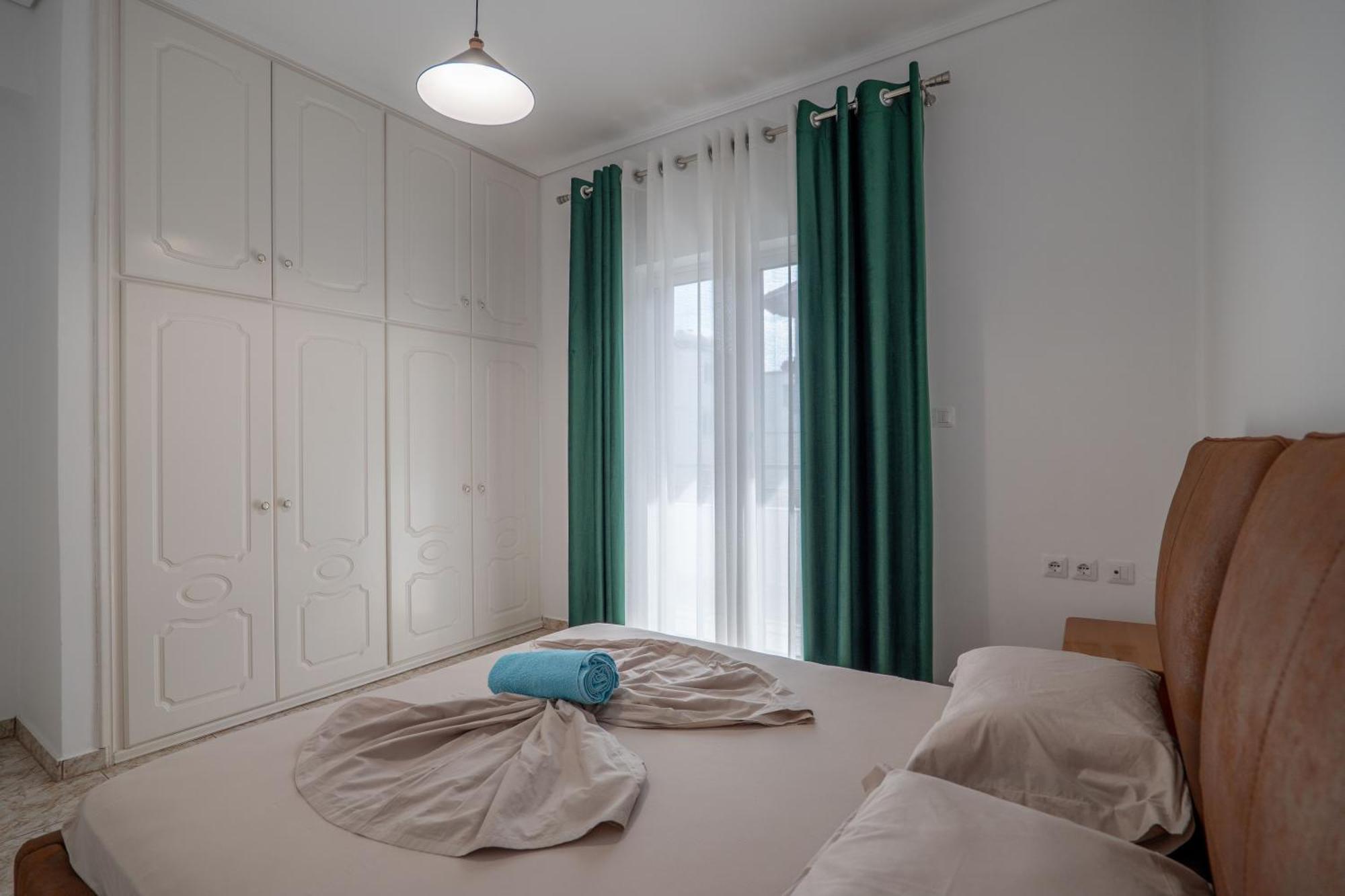 Hoteleks Inn & Suites Sarandë エクステリア 写真