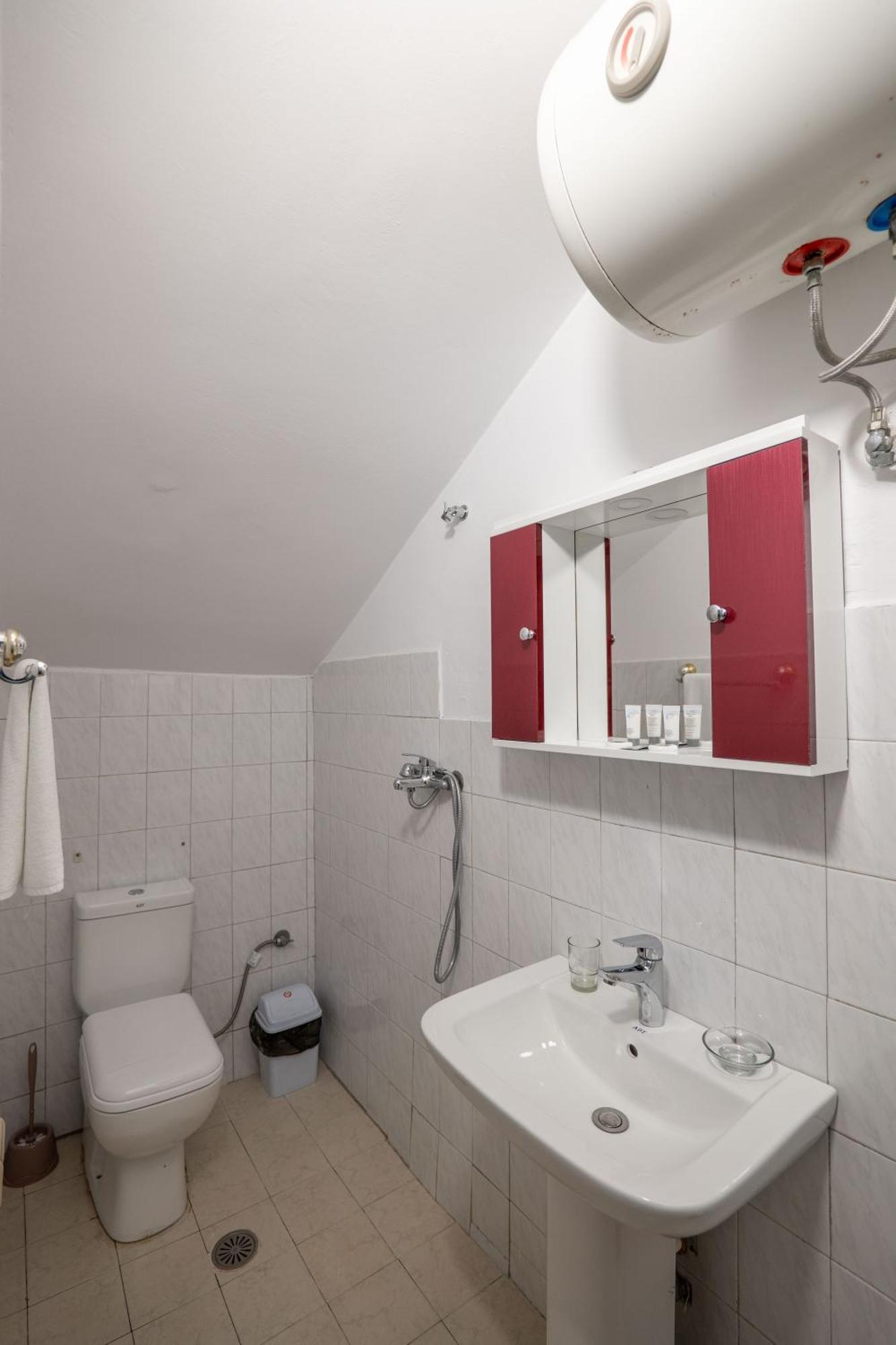Hoteleks Inn & Suites Sarandë エクステリア 写真