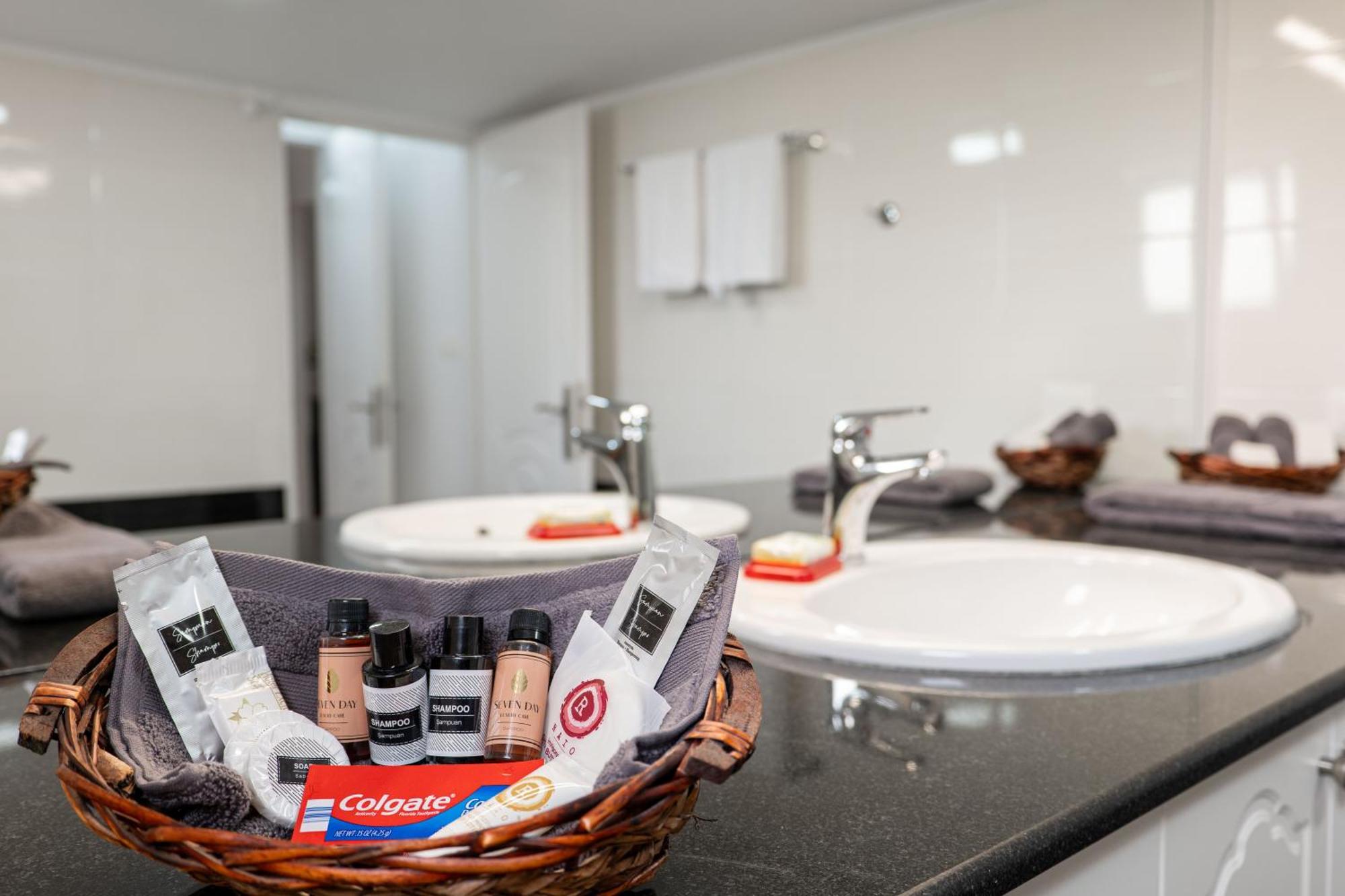 Hoteleks Inn & Suites Sarandë エクステリア 写真