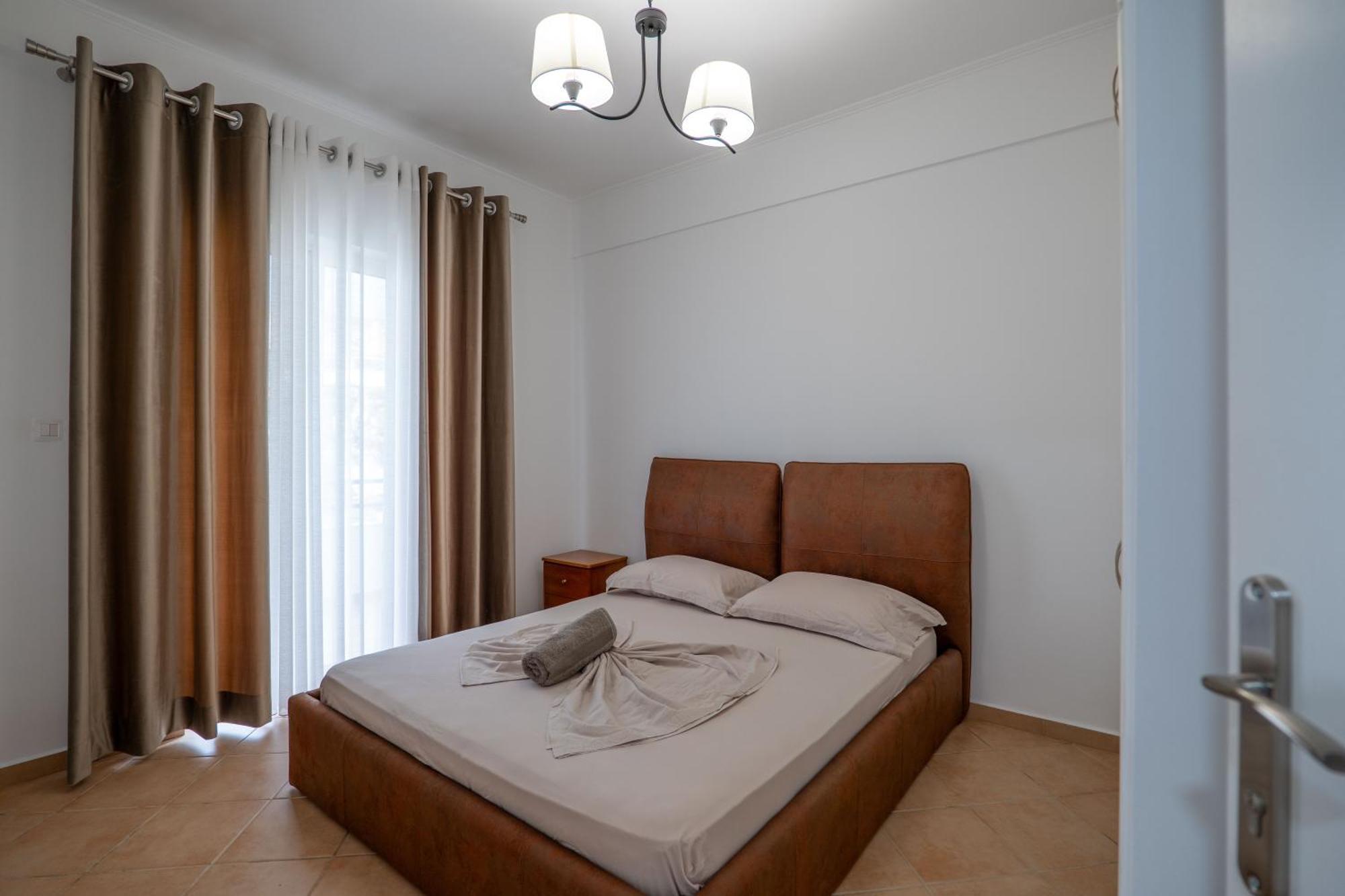 Hoteleks Inn & Suites Sarandë エクステリア 写真