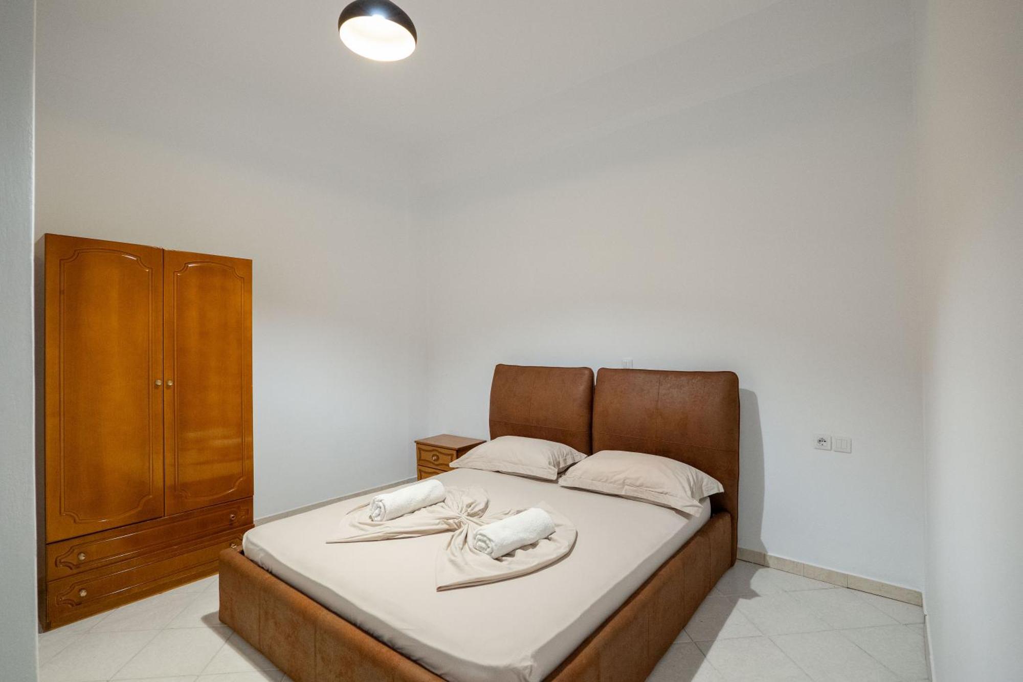 Hoteleks Inn & Suites Sarandë エクステリア 写真