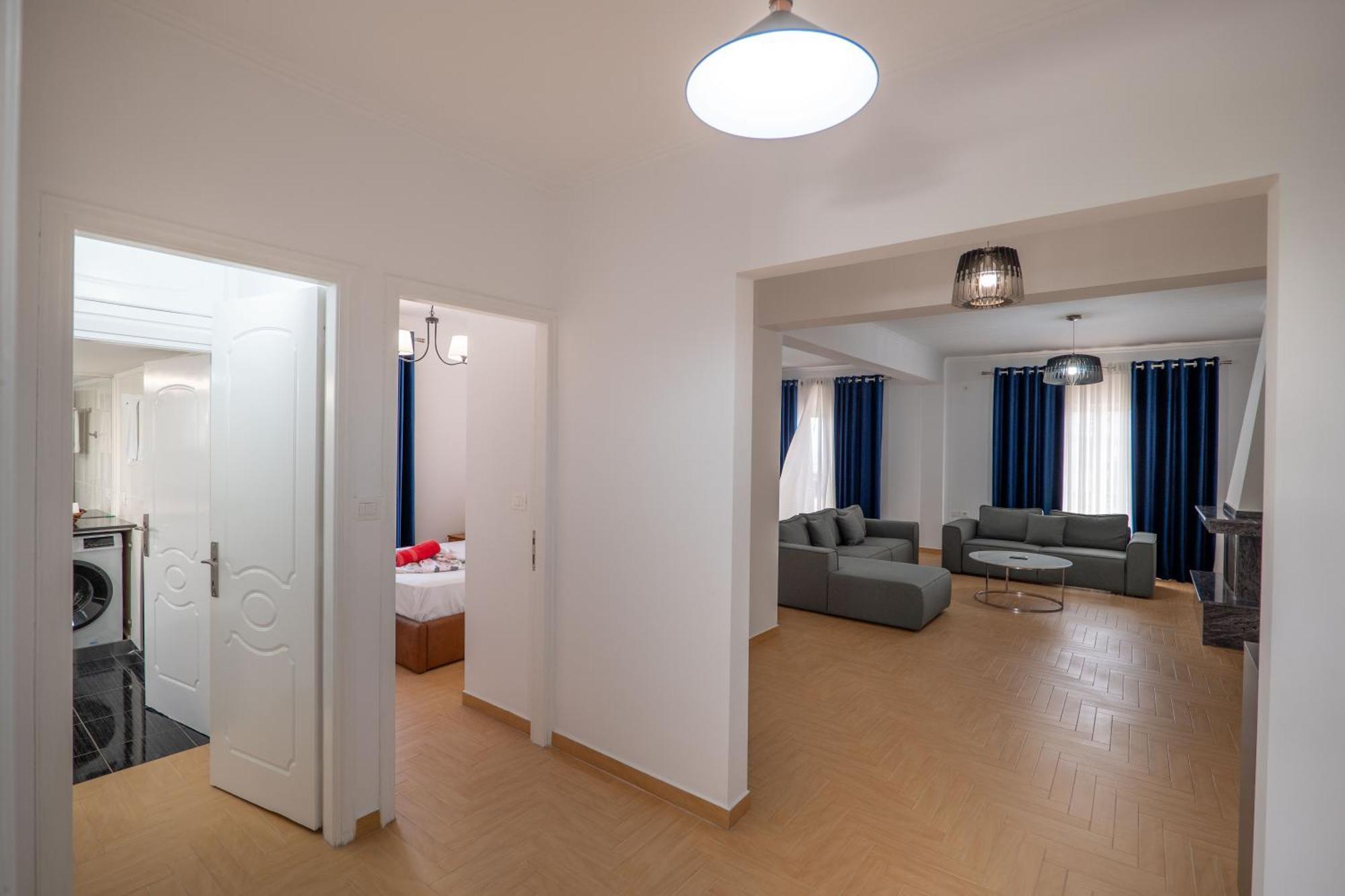 Hoteleks Inn & Suites Sarandë エクステリア 写真