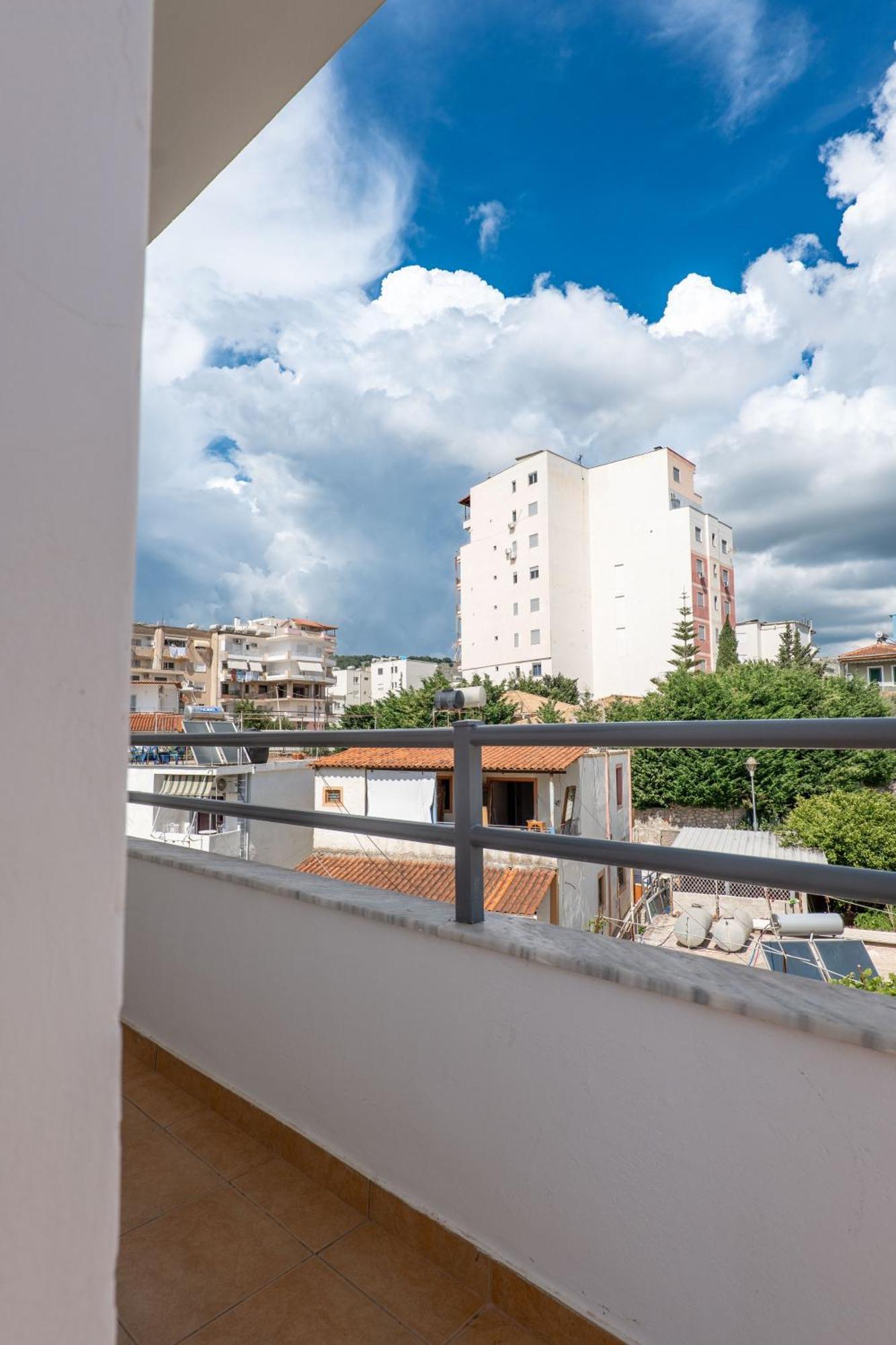 Hoteleks Inn & Suites Sarandë エクステリア 写真