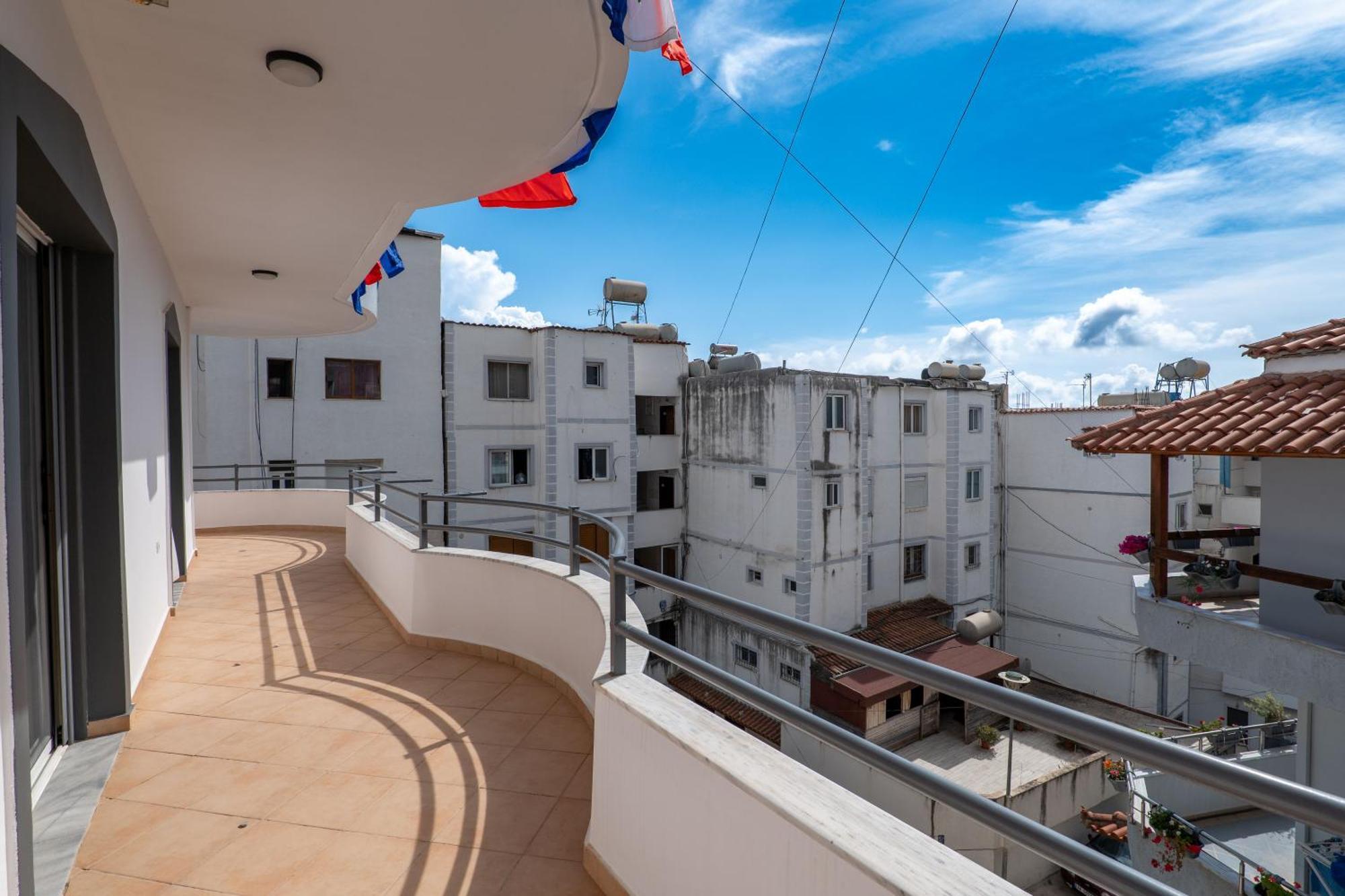 Hoteleks Inn & Suites Sarandë エクステリア 写真