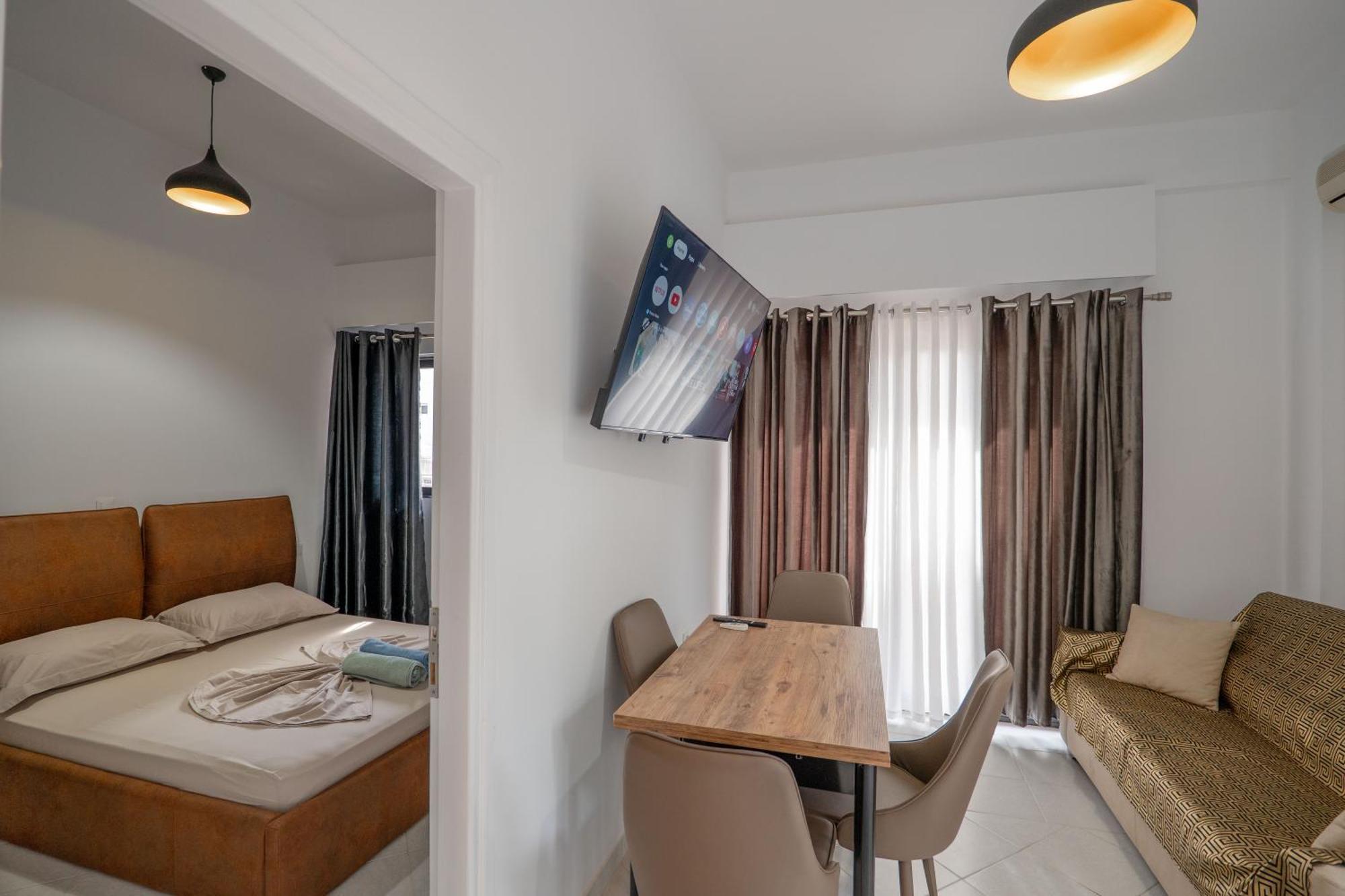 Hoteleks Inn & Suites Sarandë エクステリア 写真