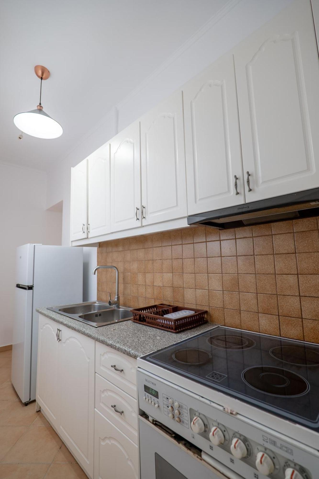 Hoteleks Inn & Suites Sarandë エクステリア 写真