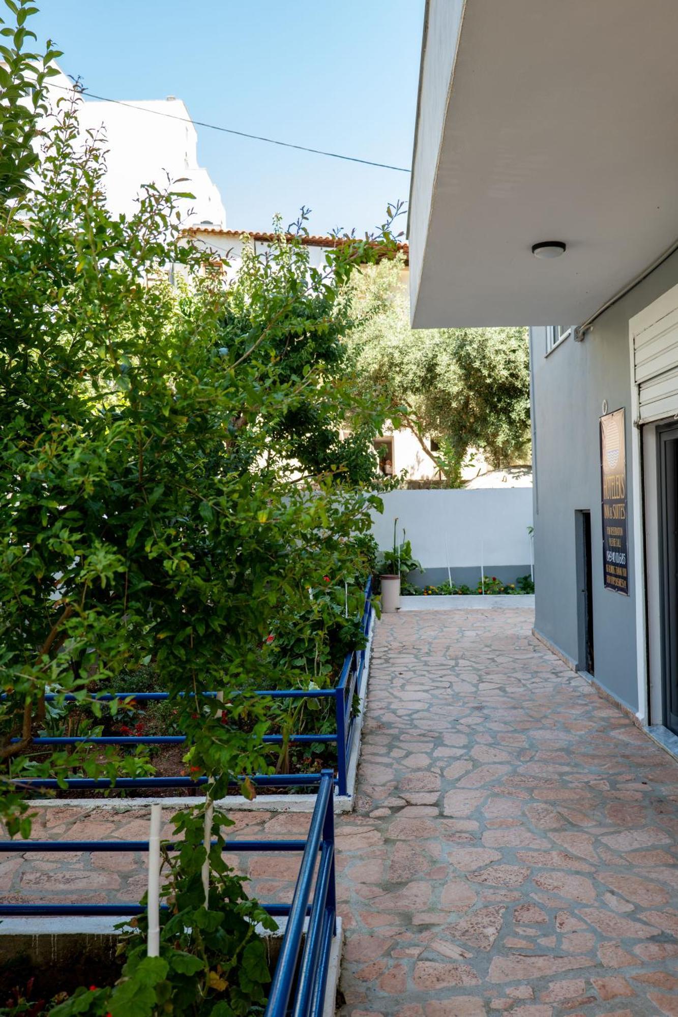 Hoteleks Inn & Suites Sarandë エクステリア 写真